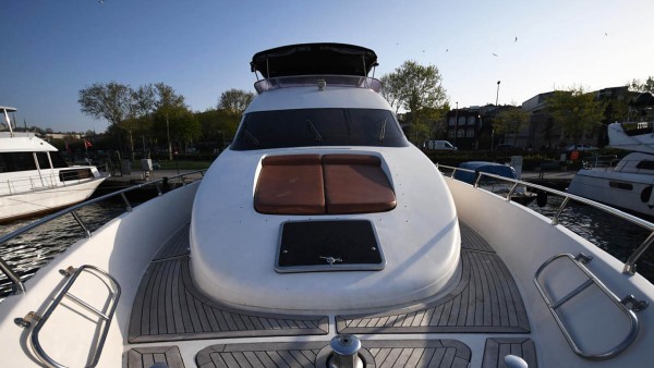 Yate a motor Azimut 65 Gokce