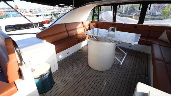Yate a motor Azimut 65 Gokce