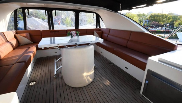 Yate a motor Azimut 65 Gokce