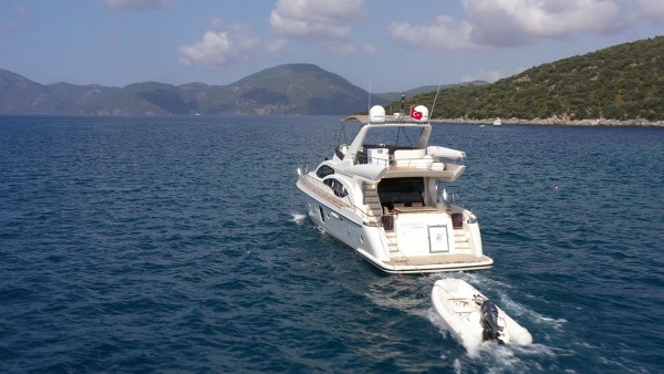Yate a motor Bormus 1