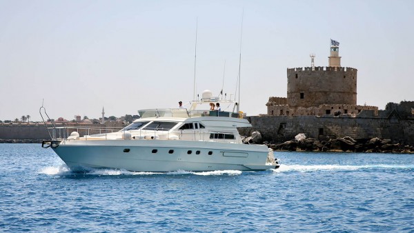 Yate a motor Eviva