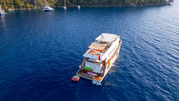 Yate a motor Lycian Dream