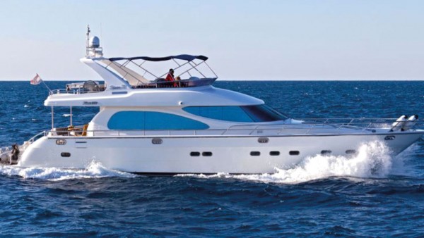 Yate a motor Mira Mare