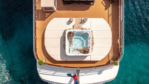 Yate a motor M/Y Freedom