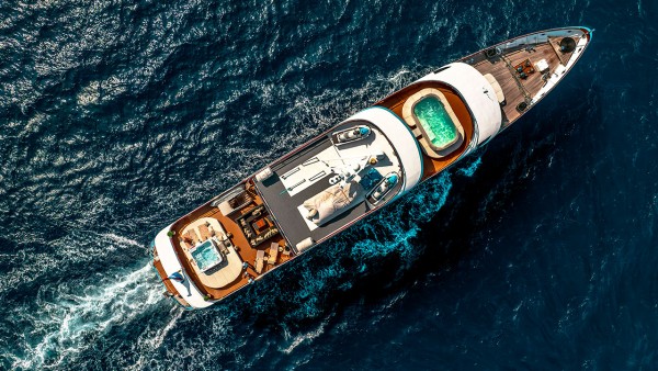 Yate a motor M/Y Freedom