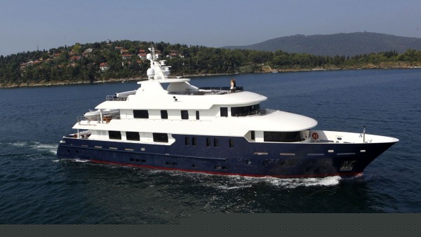 Serenity II Yate a motor